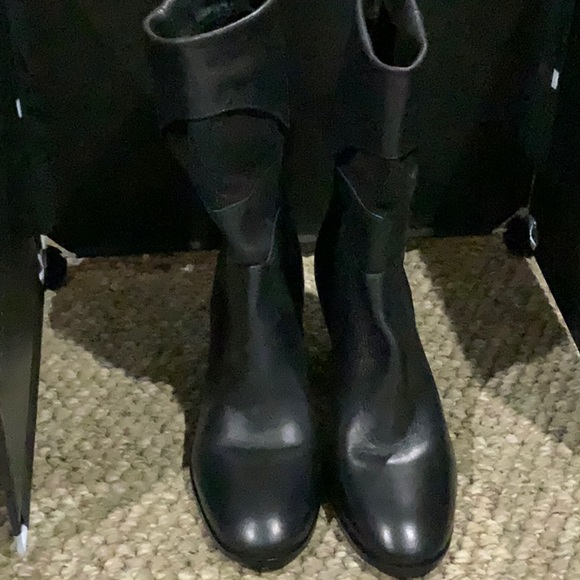 Arezzo Shoes - #283 Arezzo NWOT W Sz 8B Folded over above ankle boot w leather-suede look